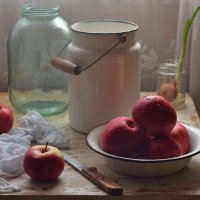 Дождливый натюрморт с яблоками. :: Оксана Евкодимова