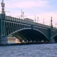 Та самая арка Троицкого моста, под которой пролетел Чкалов :: Татьяна Ларионова