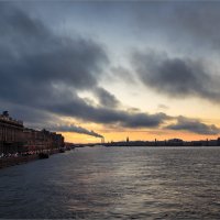 Закат над Невой... :: Сергей Кичигин