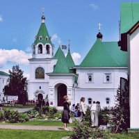 Иностранки в русском монастыре :: Евгений Кочуров