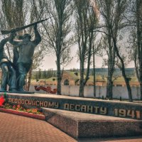 Памятник Феодосийскому десанту :: Andrey Lomakin