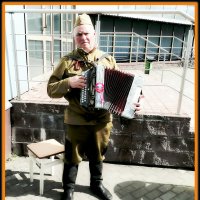 Легко, вдохновенно и смело солдатский вальс этот звучал... :: Vladimir Semenchukov