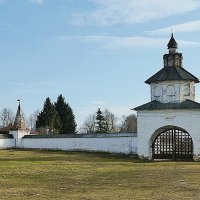 Святые ворота Александровского монастыря в Суздале :: Лидия Бусурина