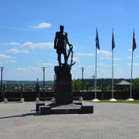 Боровск. Смотровая площадка, где поставили памятник адмиралу Д.Н. Сенявину - уроженцу Боровска... :: Наташа *****