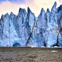 зубчатые вершины ледника Перито Морено :: Георгий А