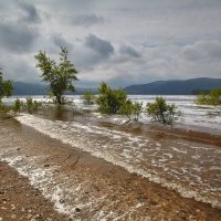 Спуск воды на ГЭС Тольятти. :: Александр Лисовский