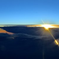 первые лучи восхода на высоте 12500 метров :: vg154 