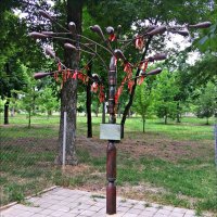 Скульптурная композиция "Дерево памяти" :: Надежда 
