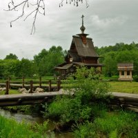 Церковь Сорока мучеников и купальня :: Сергей Моченов