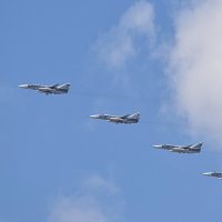 Четвёрка Су-24М, возвращаются с Парада Победы.11:26 :: Татьяна Помогалова