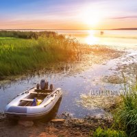 Лодка на озере :: Юлия Батурина