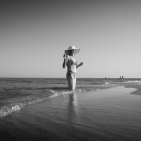Дама на пляже :: Александр Довгий