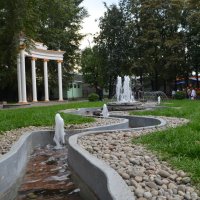 фонтан Ручей в саду Аквариум :: Галина R...