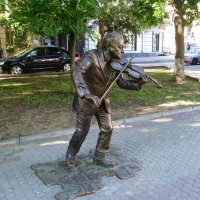 Памятник ростовскому скрипачу на Пушкинском бульваре :: Татьяна Р 