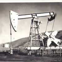 Нефтеная качалка. Из старых черно белых фотографий. :: Михаил Столяров