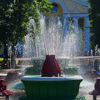 Великие Луки, фонтаны начали работать с 18 июля из-за ковида... :: Владимир Павлов