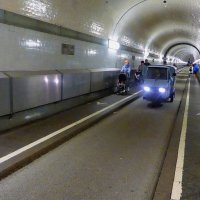 Гамбург. Старый тоннель под Эльбой :: Nina Yudicheva