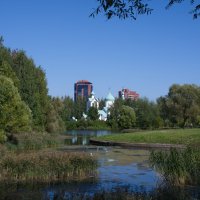 Вид на храм Сергия Радонежского в Пулковском парке :: Валентина Папилова