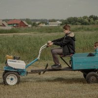 Помощник на каникулах с деревне. :: Ангелина Харитонова 