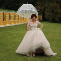 Невеста под зонтиком :: Валерий 