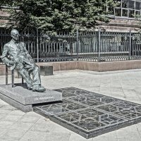 Памятник Ле Корбюзье на Мясницкой :: Алексей Виноградов