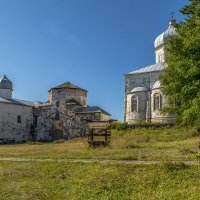 Кий-остров, строения Онежского Крестного монастыря :: Марина Никулина