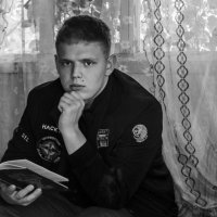 Молодой человек с книгой :: Андрей Щетинин