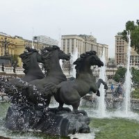 "Фонтан с четверкой лошадей" в Александровском саду :: Лидия Бусурина