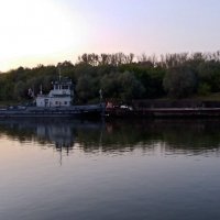 По реке плыла баржа :: Galina Solovova