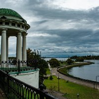 Вид на стрелку в Ярославле :: Сергей Щеглов