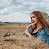 Девушка в поле :: Ирина Шустова