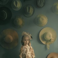 Девочка и шляпки :: Татьяна Скородумова