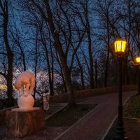 Зажглись в парке фонари :: Сергей Шатохин 