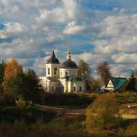 Церковь осенью :: Евгений (bugay) Суетинов