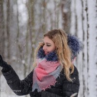 Зимний портрет девушки :: Анатолий Клепешнёв