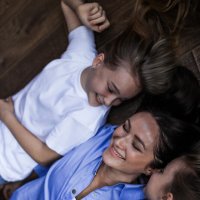 Мама с двумя дочерьми :: Ксюша Воробьёва