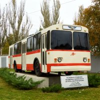 Памятник троллейбусу в Херсоне :: Алексей Р.