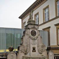 памятник-фонтан Мишелю Роданже, люксембургскому поэту 19 века.  Люксембург :: Татьяна Ларионова