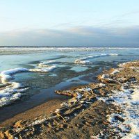 Ледяные волны замерзающего Пярнуского залива :: Aida10 