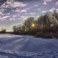 Зимний закат на озере. :: Людмила 