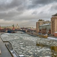 Вид на Москву-реку и Кремль с Патриаршего моста :: Игорь Иванов