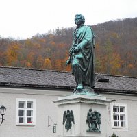 Памятник Моцарту в Зальцбурге :: Галина 
