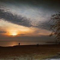 Закат на берегу Черного моря :: Александр Довгий