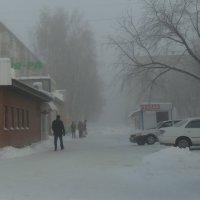 Аптека , улица , фонарь , ой .., табак ....всё в холодном тумане. :: Мила Бовкун