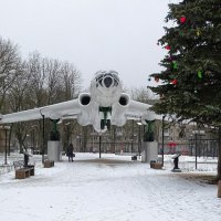 Памятник "Самолёт ТУ-16". :: Милешкин Владимир Алексеевич 