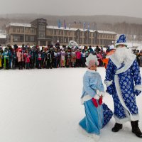 За подарками к Деду Морозу и Снегурочке ... :: Леонид Корчевой