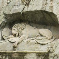 памятник: умирающий лев в люцерне :: Lada Kozlova