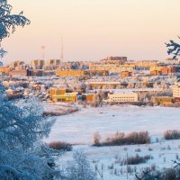 Вид на январскую морозную Ухту с горки лыжной базы. :: Николай Зиновьев