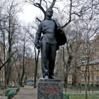 Памятник Ленину-гимназисту в Москве :: Ольга Довженко