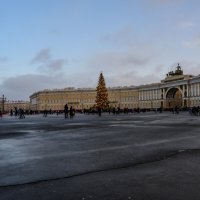 площадь в Новогоднем убранстве :: Константин Шабалин